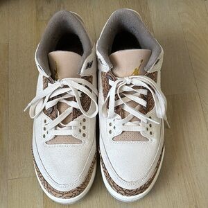 Stylish Men’s Sneakers in Cream and Brown.  Palomino.